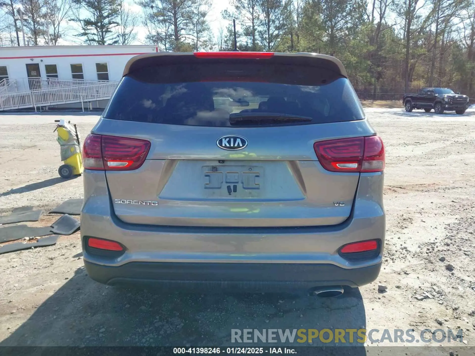 16 Photograph of a damaged car 5XYPGDA57KG449197 KIA SORENTO 2019