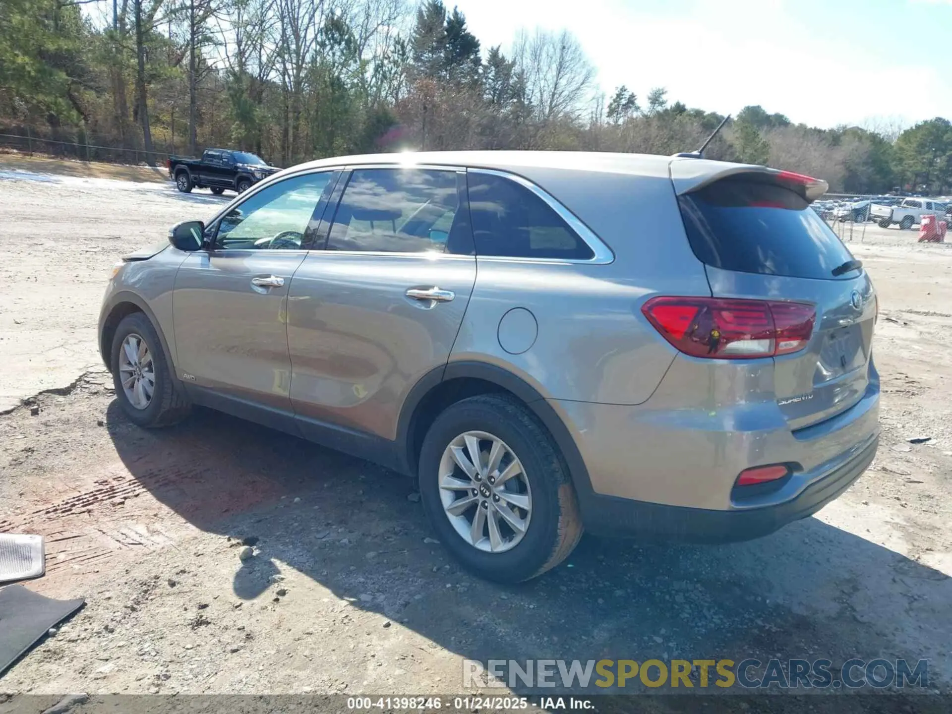 3 Photograph of a damaged car 5XYPGDA57KG449197 KIA SORENTO 2019