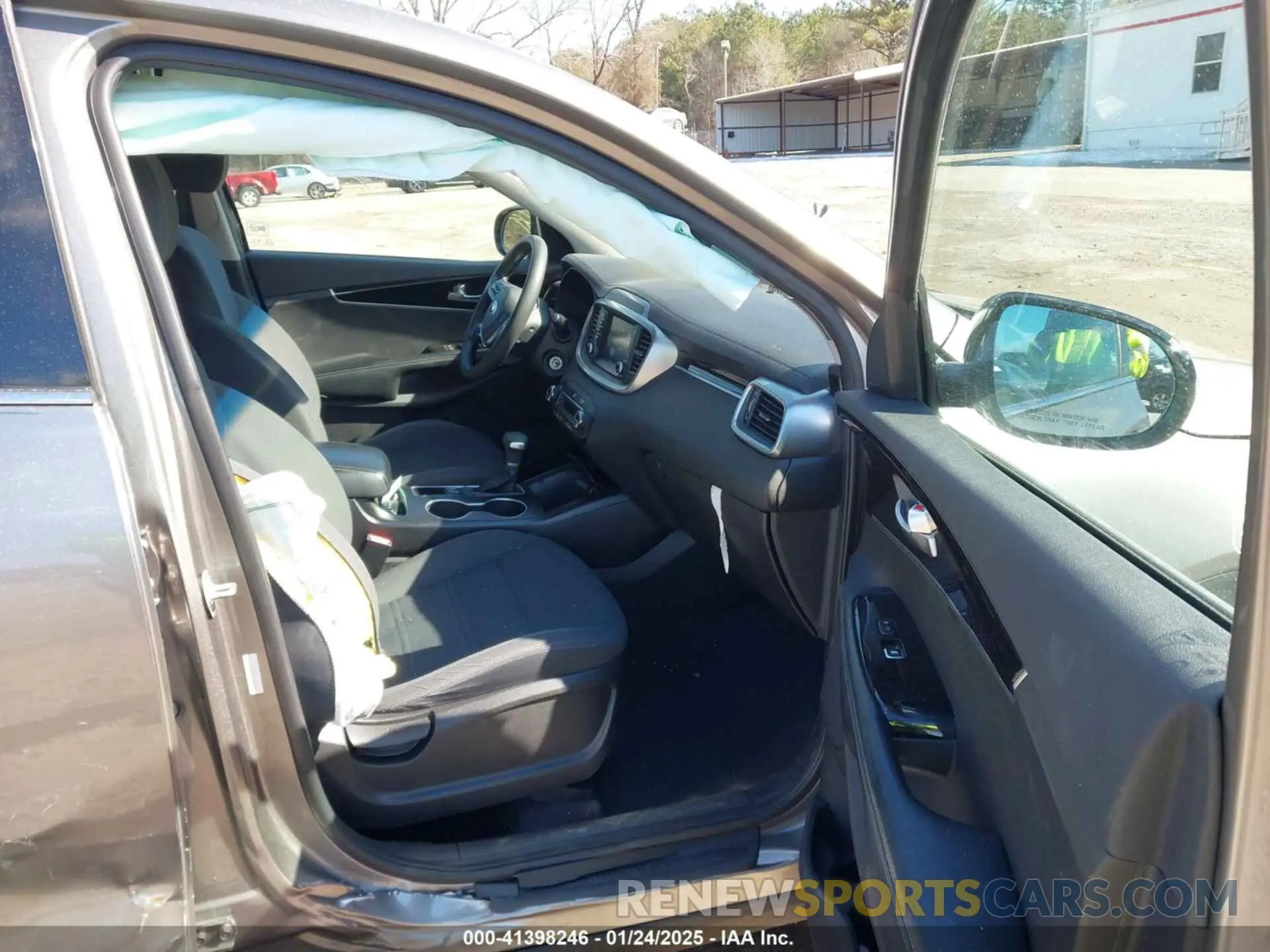 5 Photograph of a damaged car 5XYPGDA57KG449197 KIA SORENTO 2019