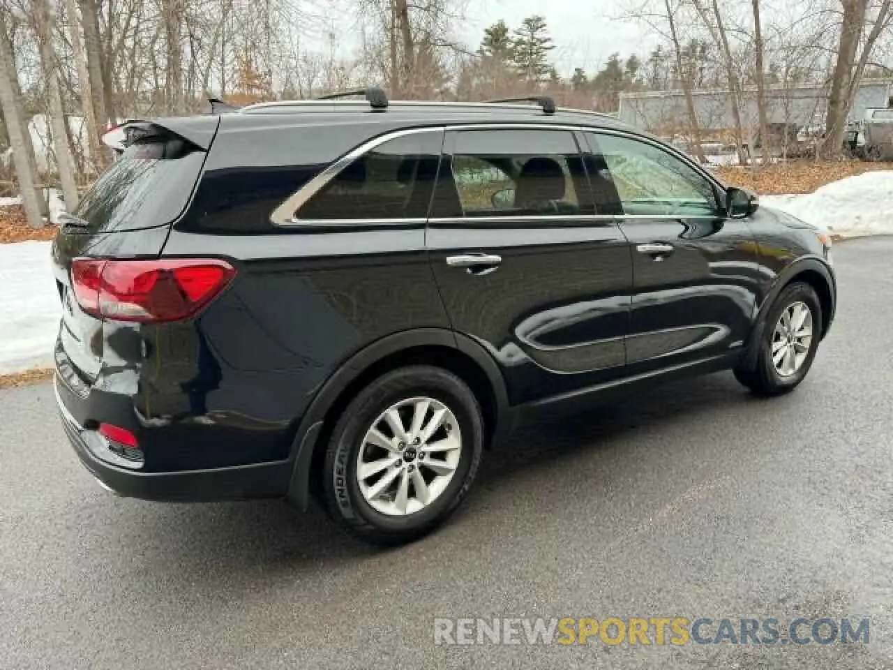 4 Photograph of a damaged car 5XYPGDA57KG456232 KIA SORENTO 2019