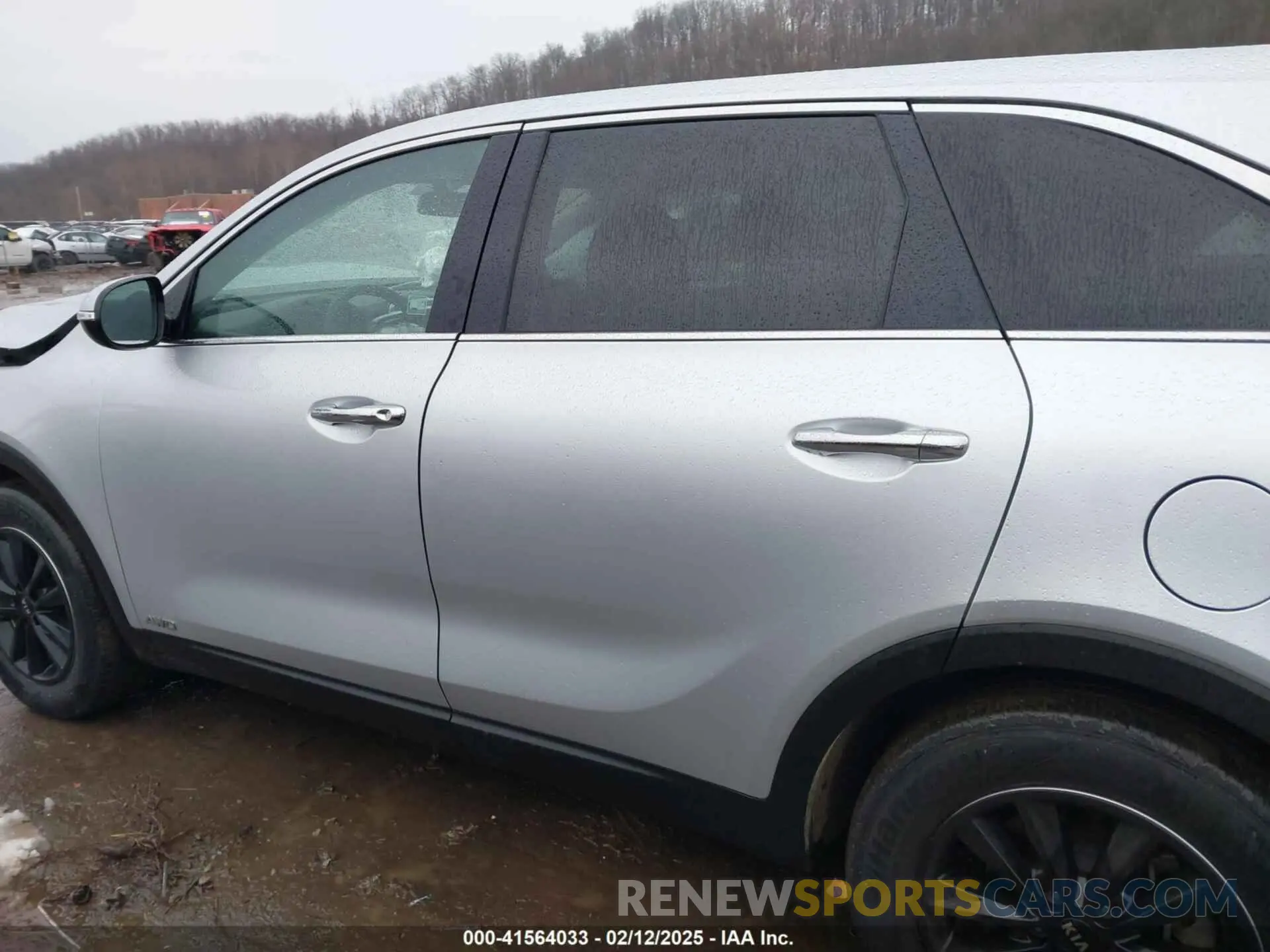 14 Photograph of a damaged car 5XYPGDA57KG484161 KIA SORENTO 2019