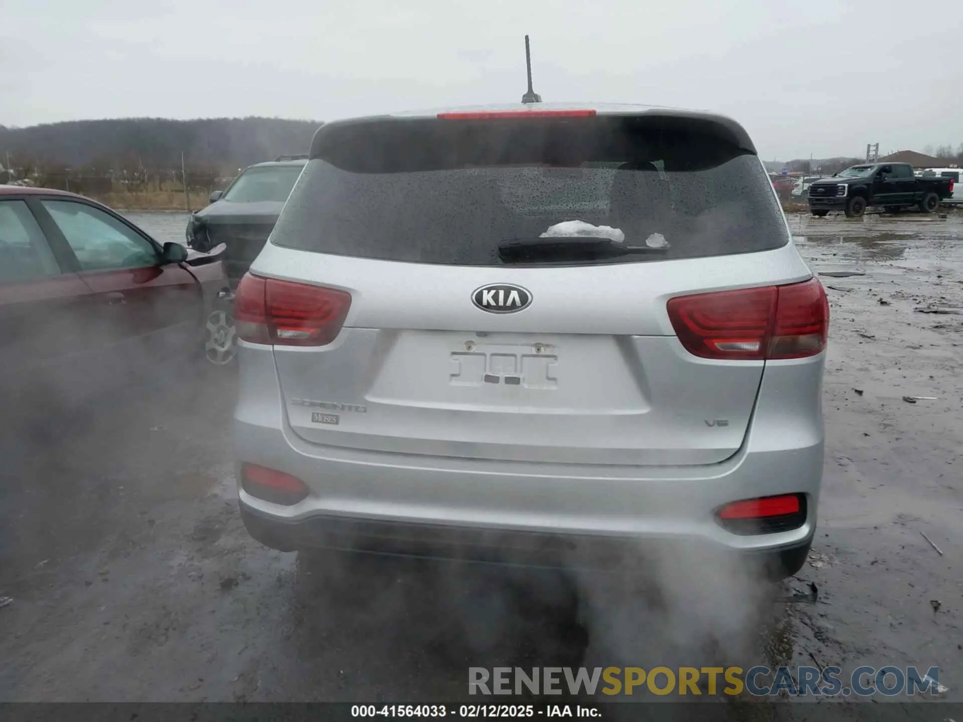 16 Photograph of a damaged car 5XYPGDA57KG484161 KIA SORENTO 2019