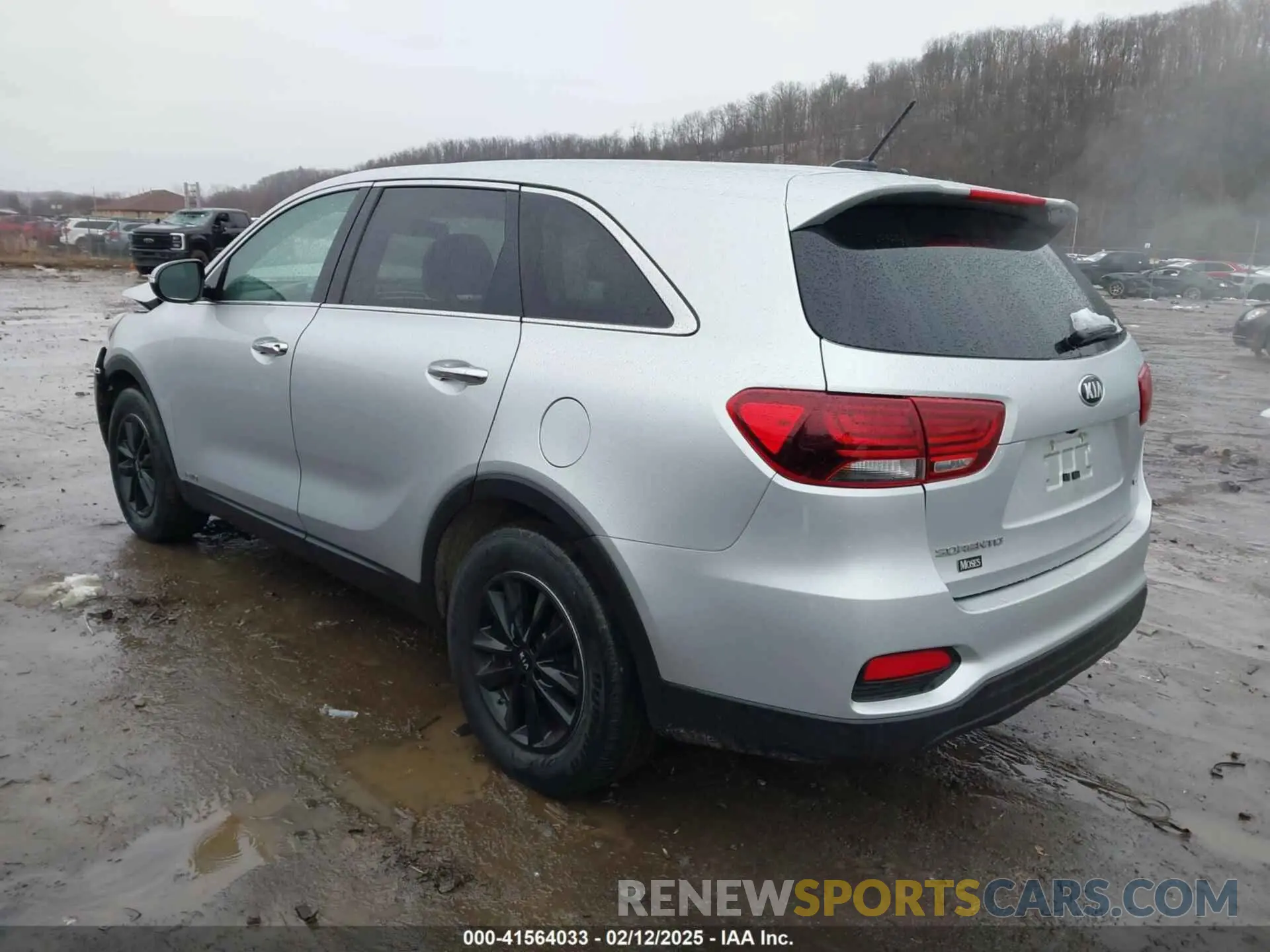 3 Photograph of a damaged car 5XYPGDA57KG484161 KIA SORENTO 2019