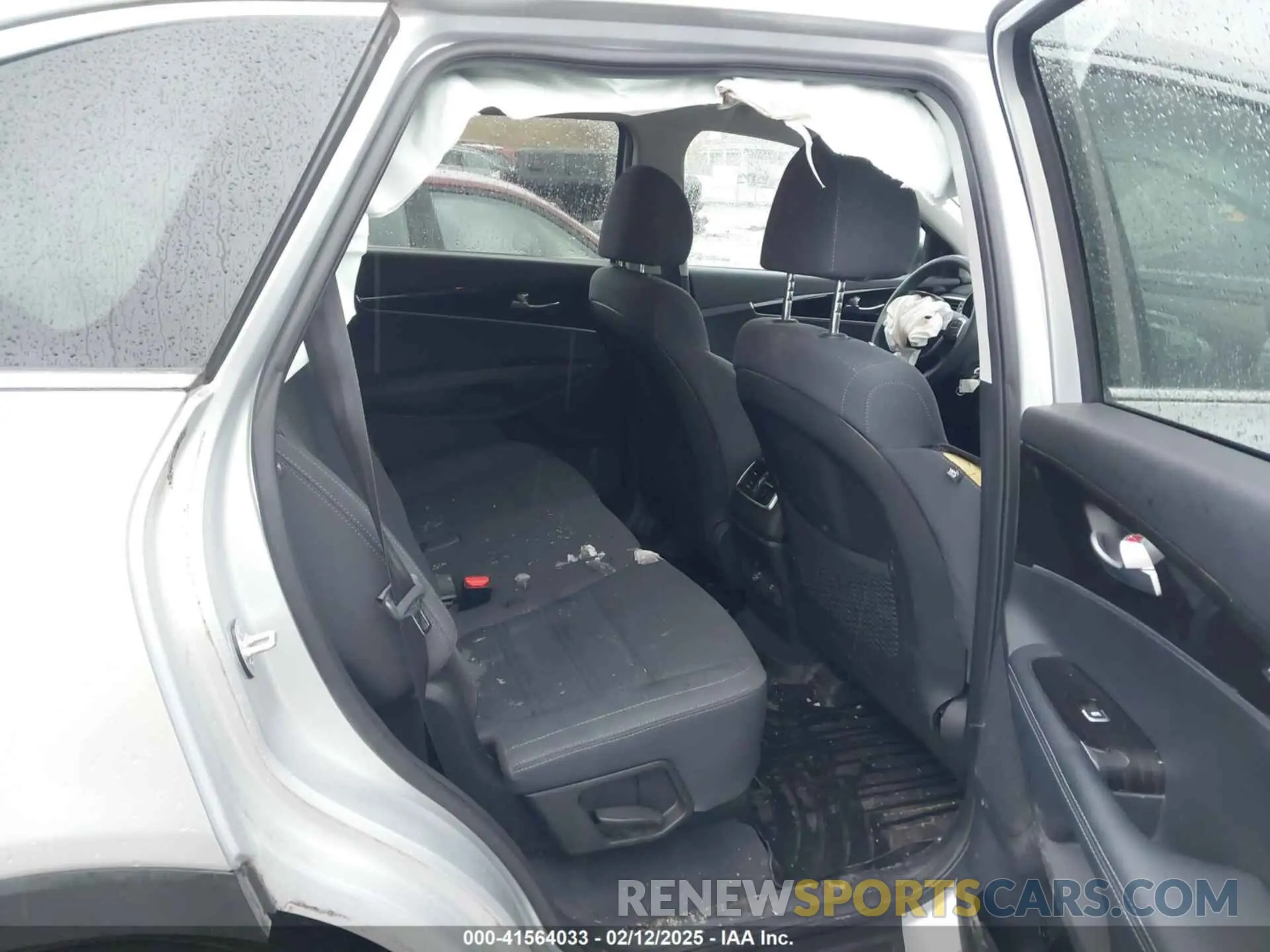 8 Photograph of a damaged car 5XYPGDA57KG484161 KIA SORENTO 2019