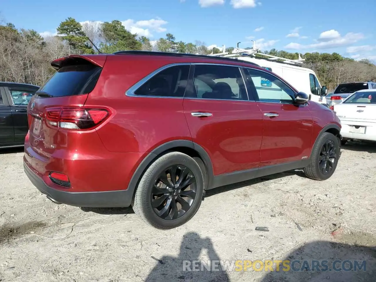 3 Photograph of a damaged car 5XYPGDA57KG584678 KIA SORENTO 2019