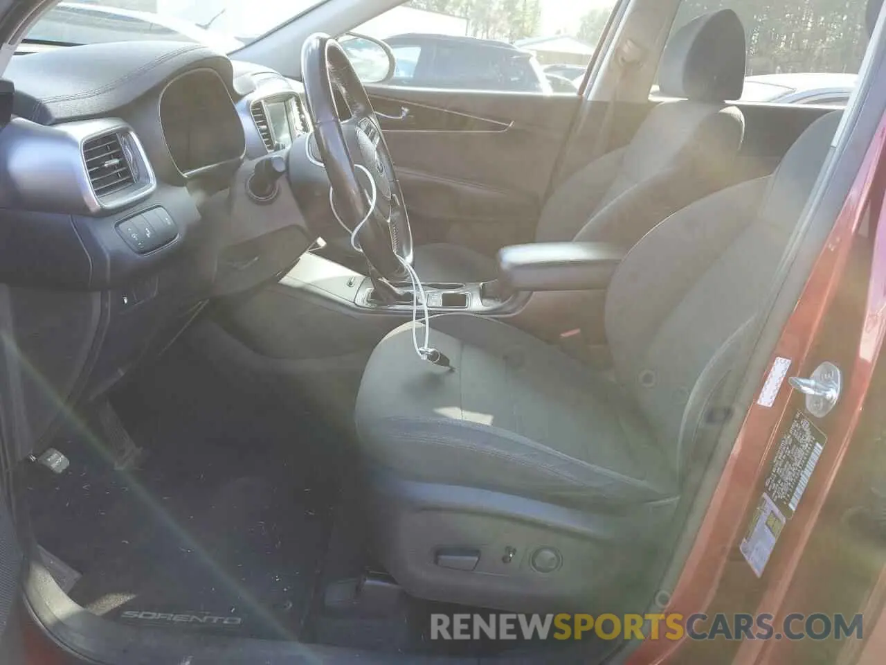 7 Photograph of a damaged car 5XYPGDA57KG584678 KIA SORENTO 2019
