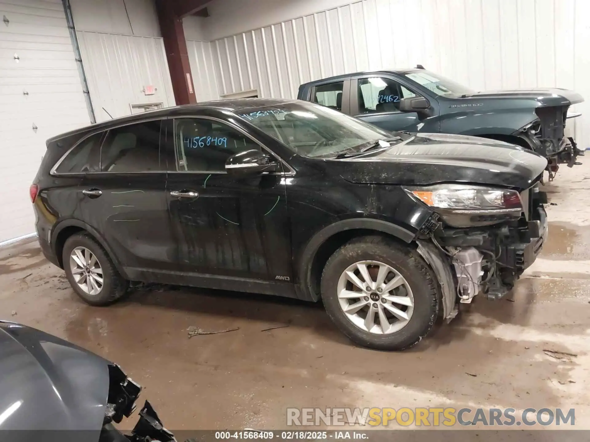 13 Photograph of a damaged car 5XYPGDA58KG441545 KIA SORENTO 2019