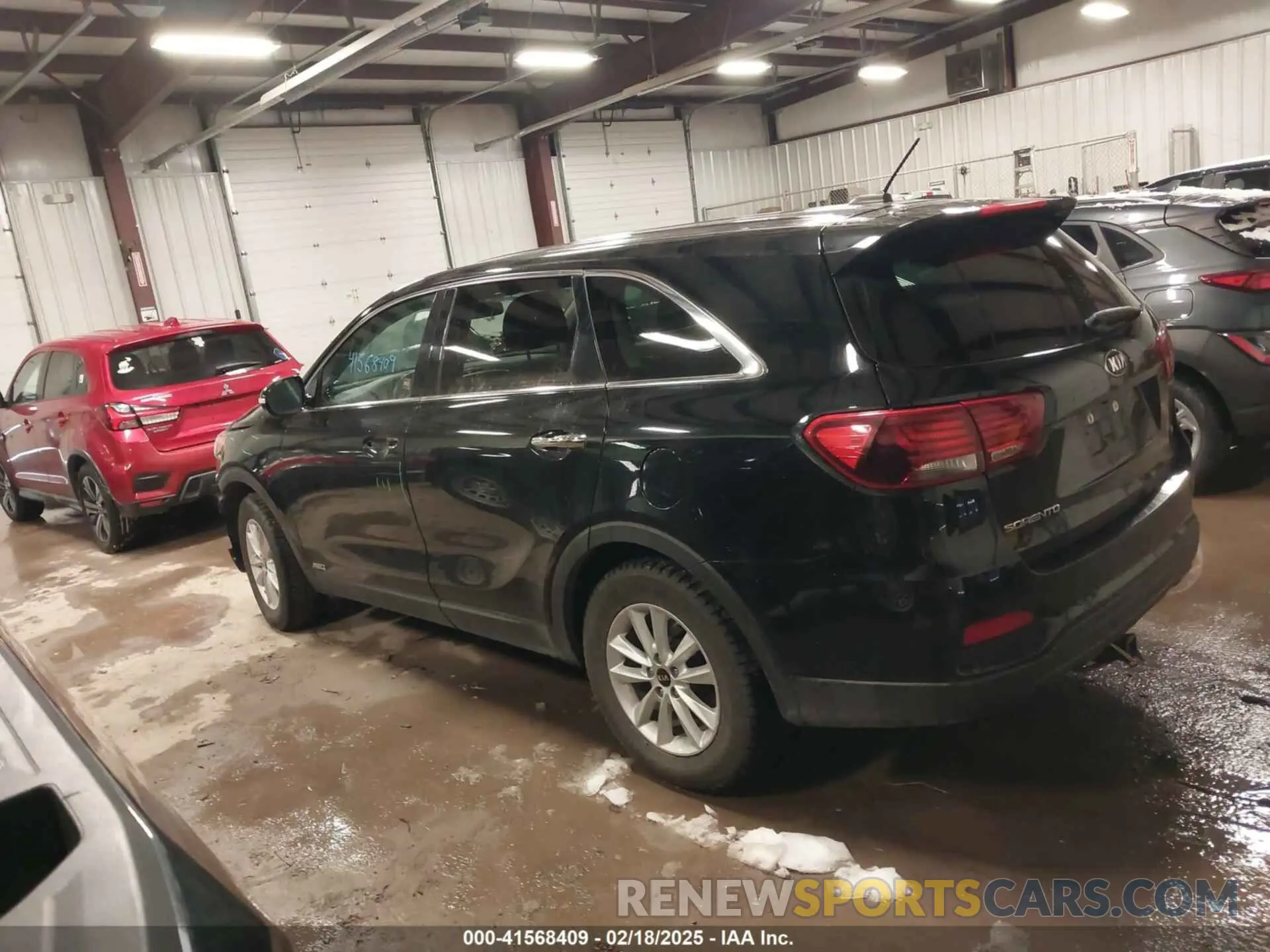 14 Photograph of a damaged car 5XYPGDA58KG441545 KIA SORENTO 2019