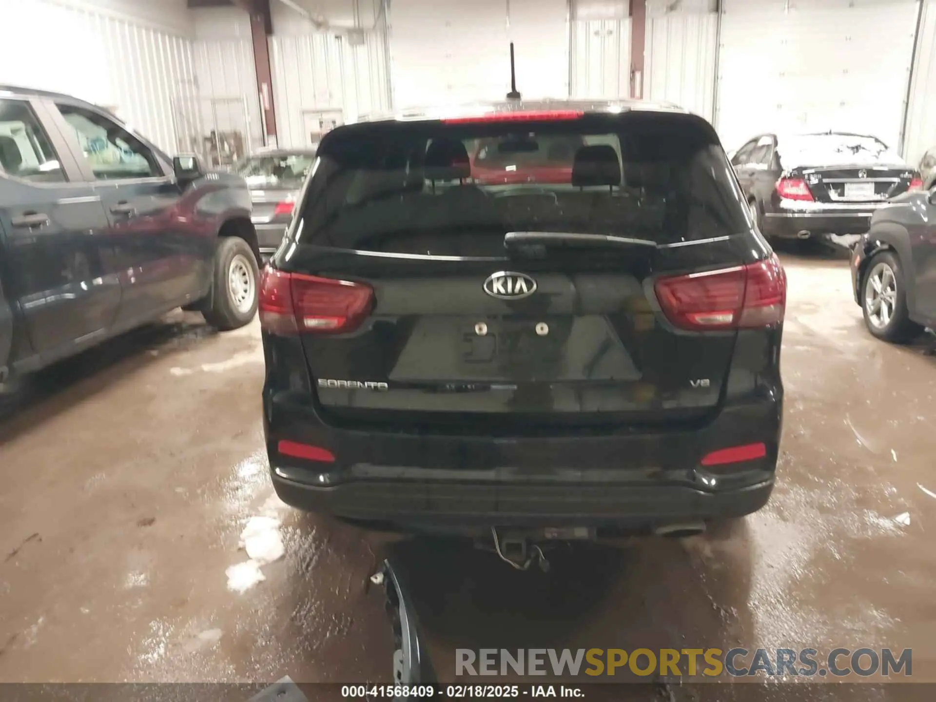 16 Photograph of a damaged car 5XYPGDA58KG441545 KIA SORENTO 2019