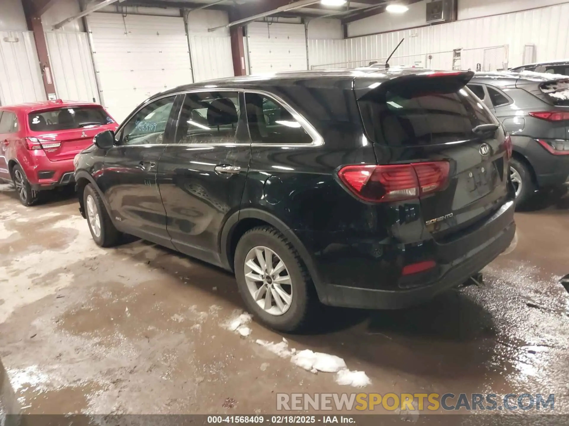 3 Photograph of a damaged car 5XYPGDA58KG441545 KIA SORENTO 2019