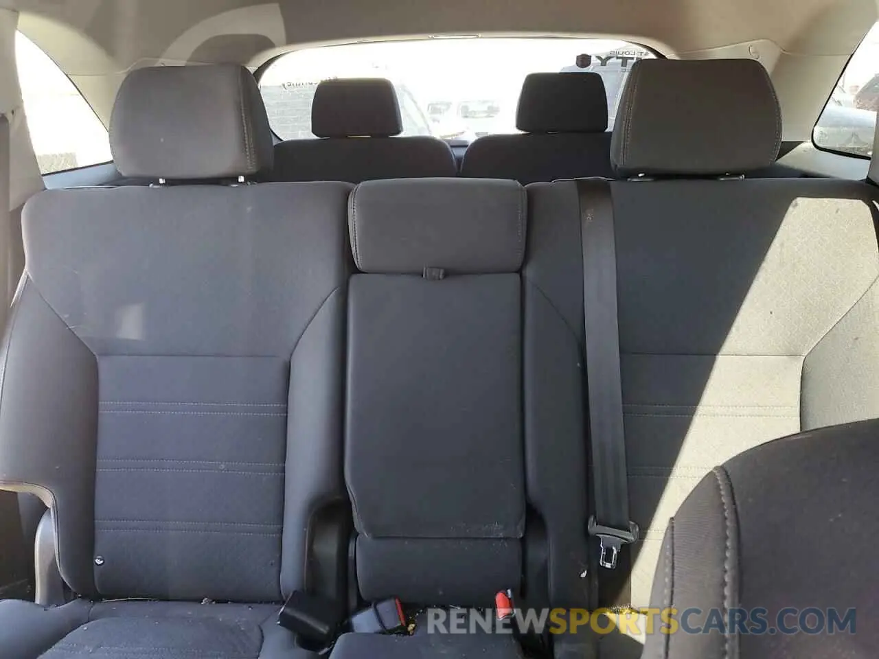 10 Photograph of a damaged car 5XYPGDA58KG441898 KIA SORENTO 2019