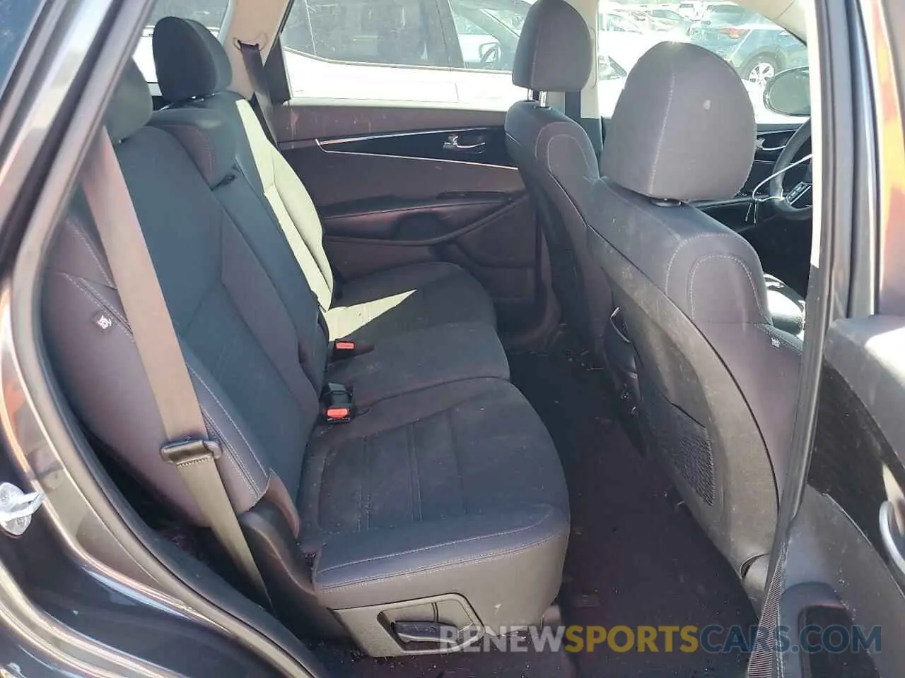 11 Photograph of a damaged car 5XYPGDA58KG441898 KIA SORENTO 2019