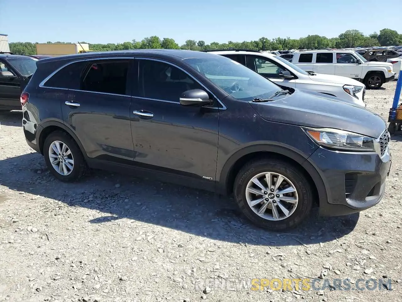 4 Photograph of a damaged car 5XYPGDA58KG441898 KIA SORENTO 2019