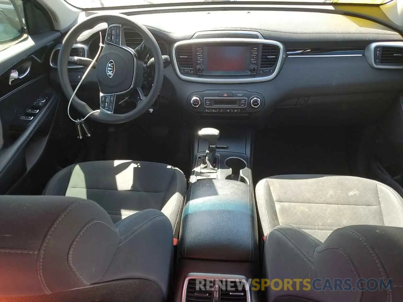 8 Photograph of a damaged car 5XYPGDA58KG441898 KIA SORENTO 2019