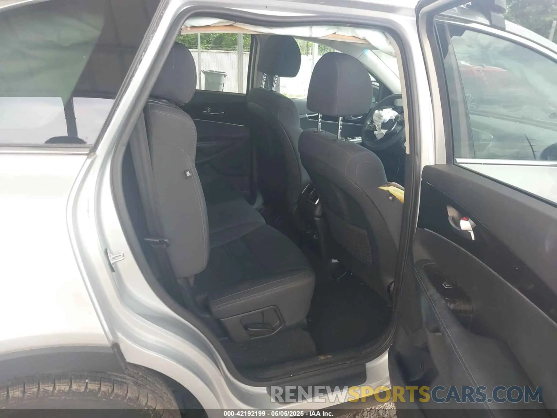 8 Photograph of a damaged car 5XYPGDA58KG482726 KIA SORENTO 2019