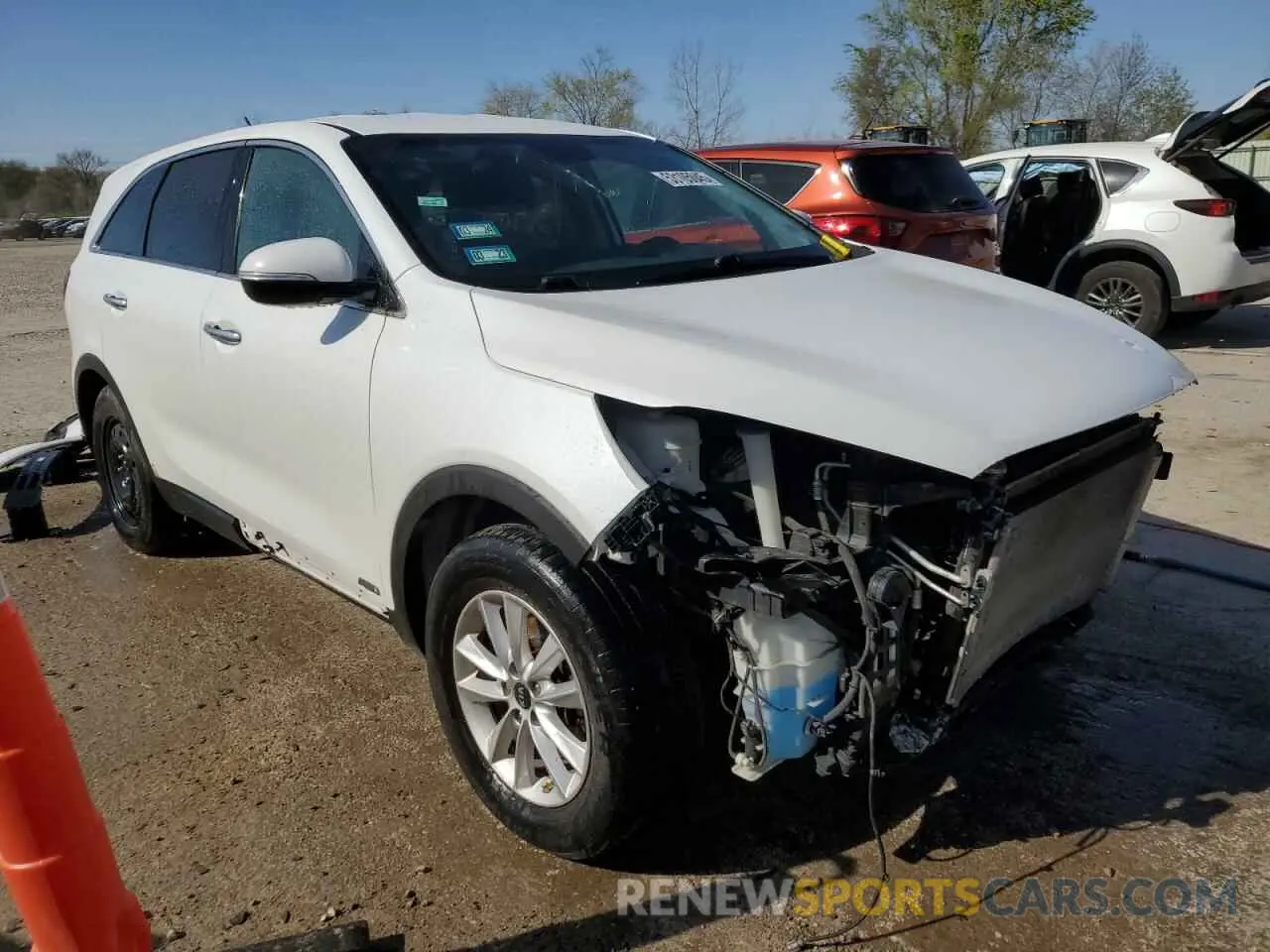 4 Photograph of a damaged car 5XYPGDA58KG483861 KIA SORENTO 2019