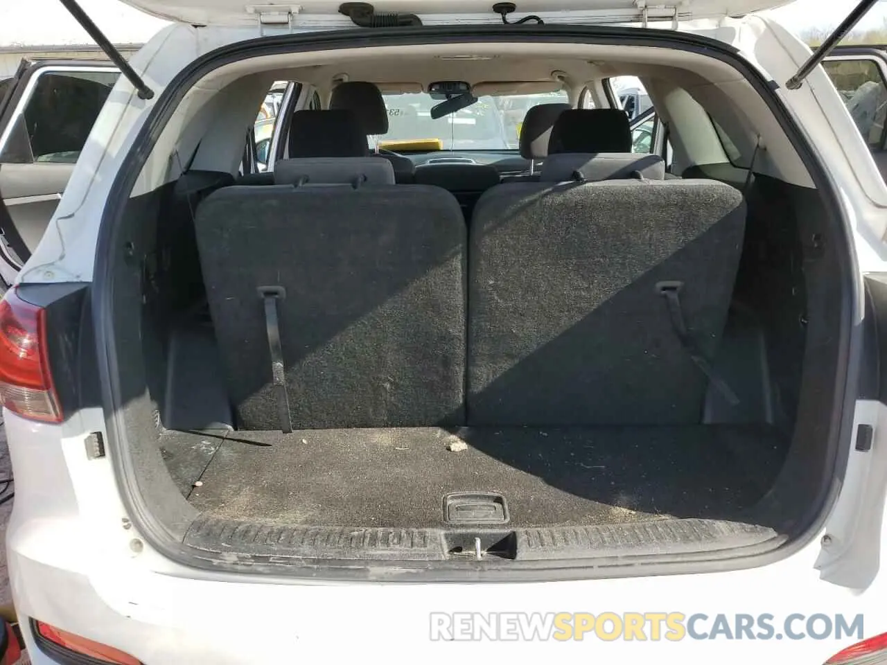 6 Photograph of a damaged car 5XYPGDA58KG483861 KIA SORENTO 2019