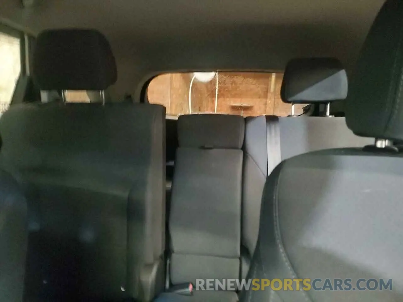 10 Photograph of a damaged car 5XYPGDA58KG487702 KIA SORENTO 2019