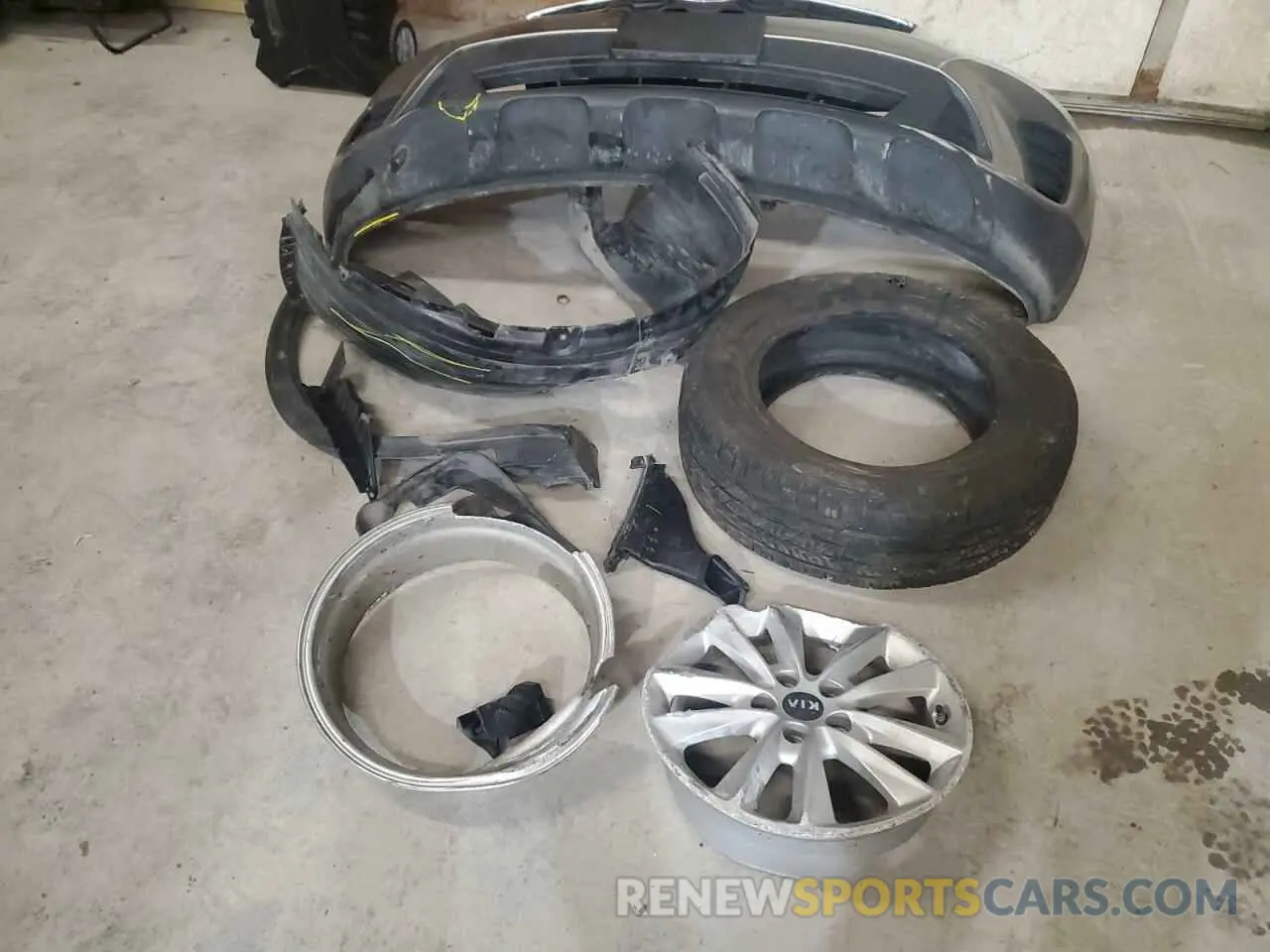 13 Photograph of a damaged car 5XYPGDA58KG487702 KIA SORENTO 2019