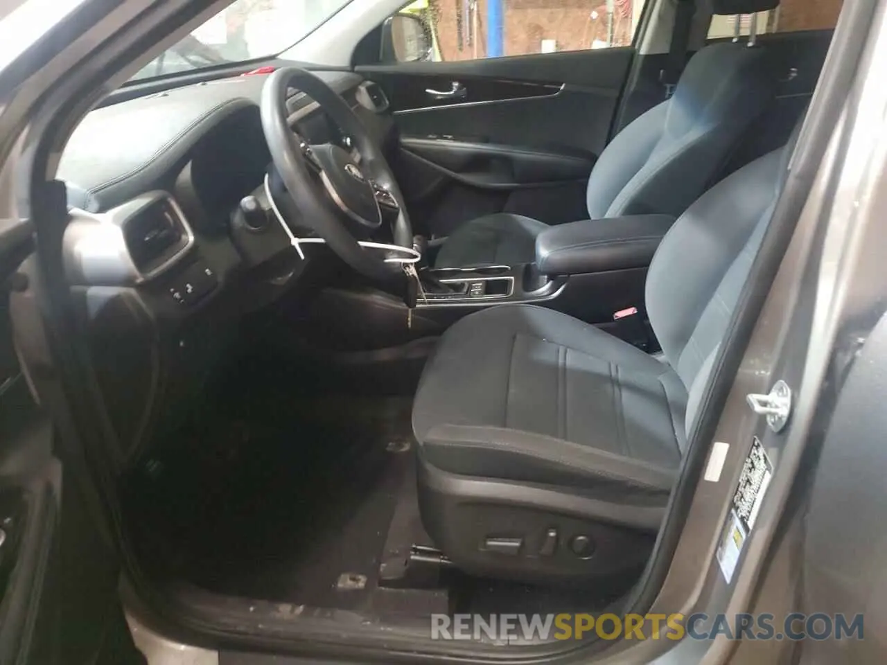 7 Photograph of a damaged car 5XYPGDA58KG487702 KIA SORENTO 2019