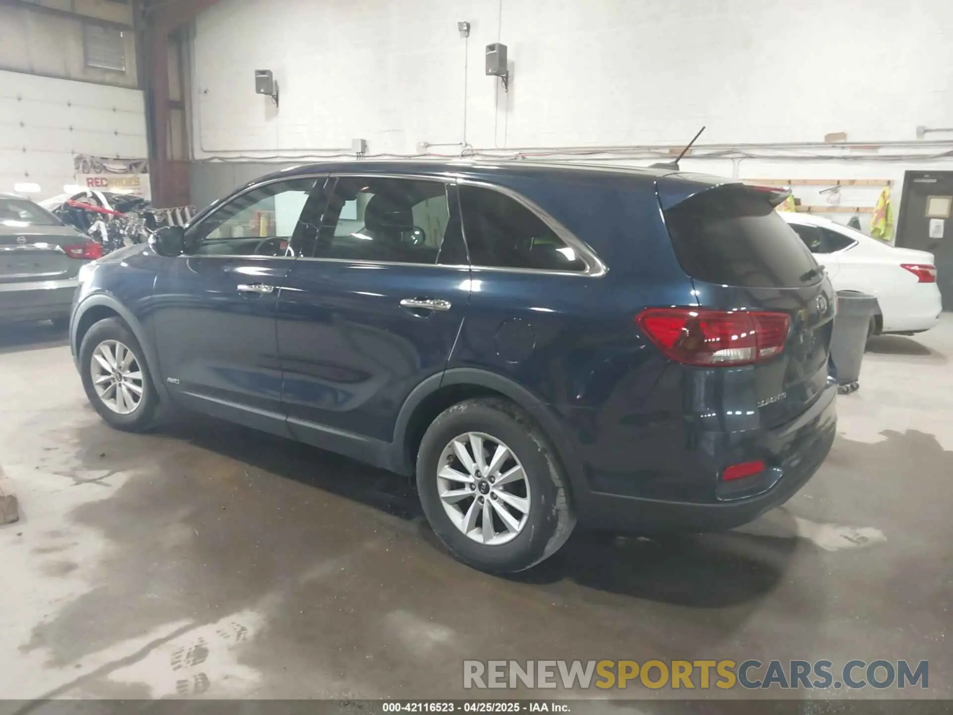 3 Photograph of a damaged car 5XYPGDA58KG495332 KIA SORENTO 2019