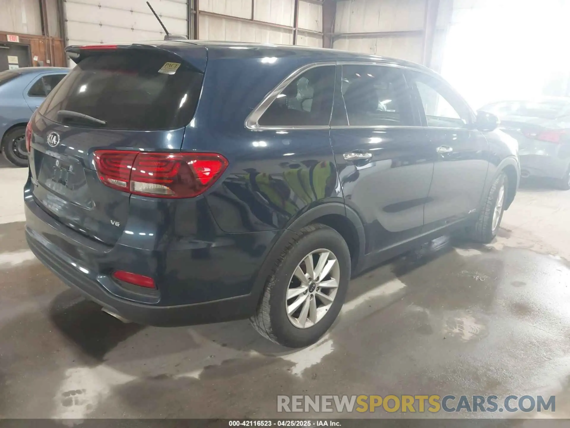4 Photograph of a damaged car 5XYPGDA58KG495332 KIA SORENTO 2019