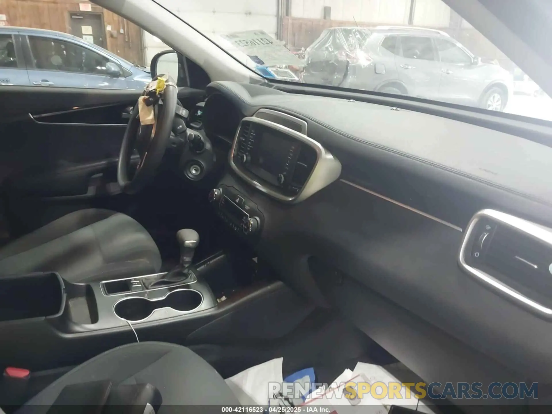 5 Photograph of a damaged car 5XYPGDA58KG495332 KIA SORENTO 2019