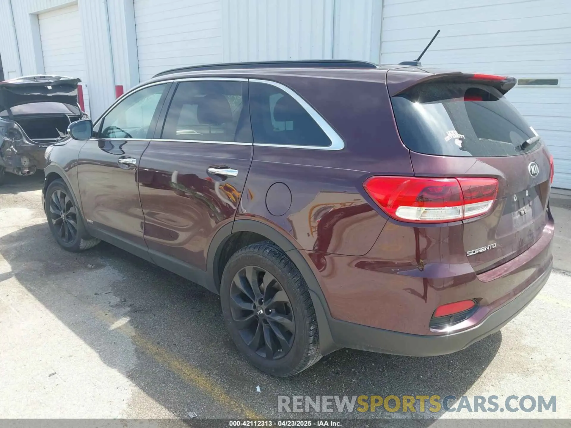 3 Photograph of a damaged car 5XYPGDA58KG584169 KIA SORENTO 2019