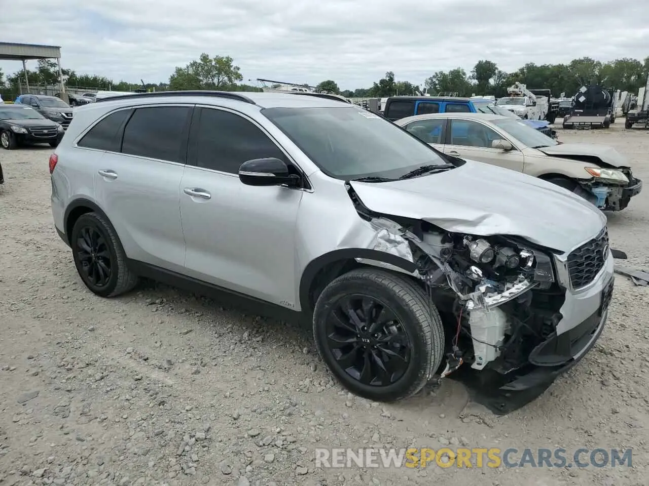 4 Photograph of a damaged car 5XYPGDA58KG586990 KIA SORENTO 2019