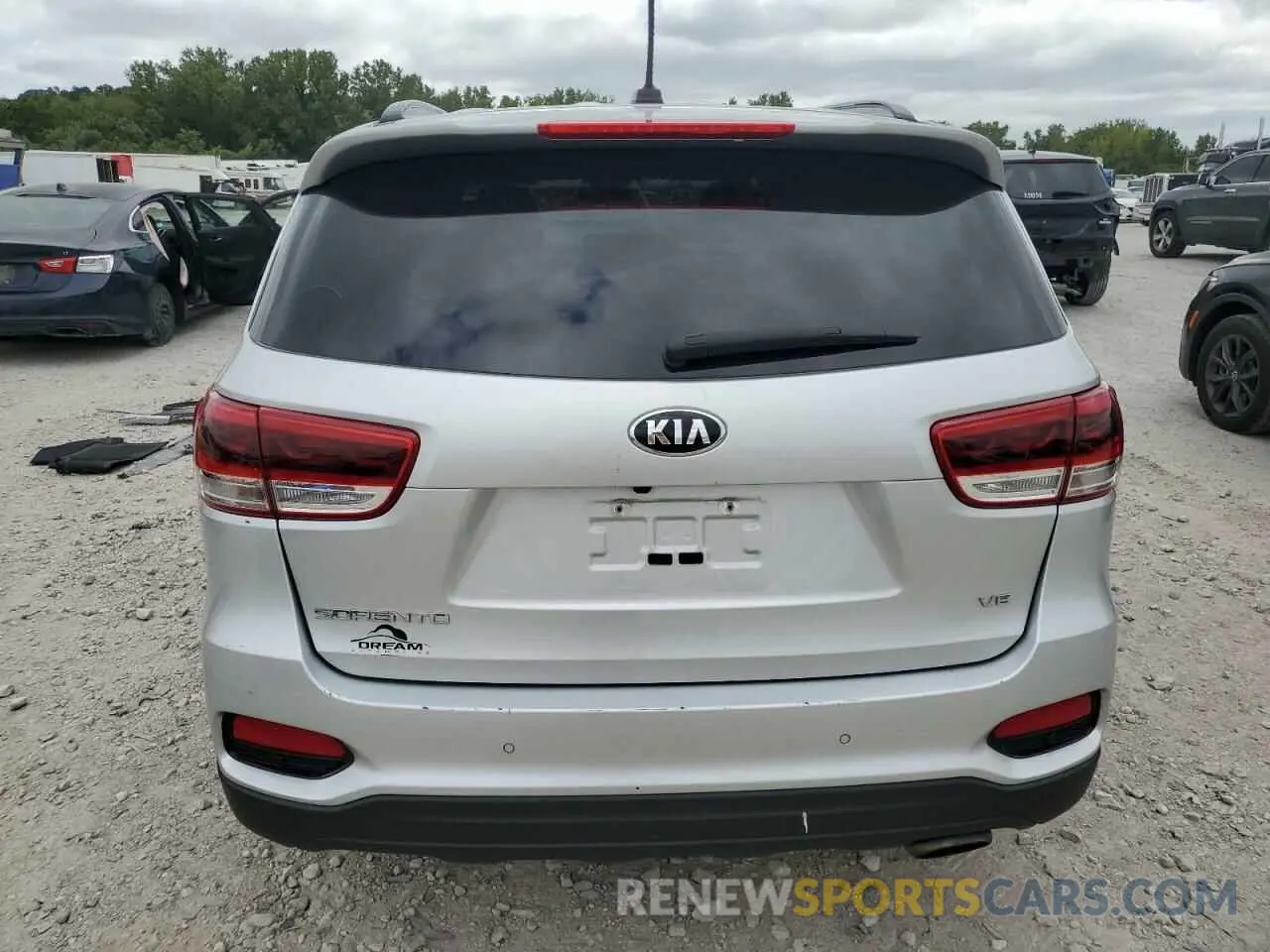 6 Photograph of a damaged car 5XYPGDA58KG586990 KIA SORENTO 2019
