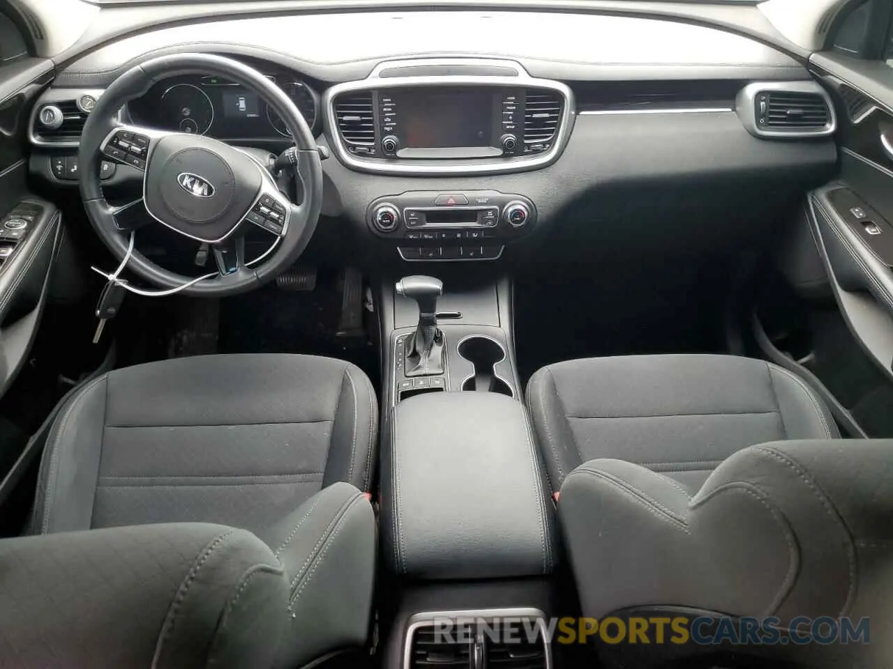 8 Photograph of a damaged car 5XYPGDA58KG586990 KIA SORENTO 2019