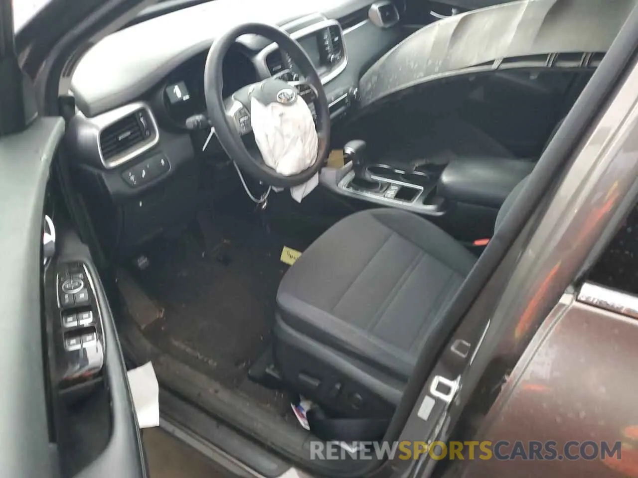 8 Photograph of a damaged car 5XYPGDA59KG447192 KIA SORENTO 2019