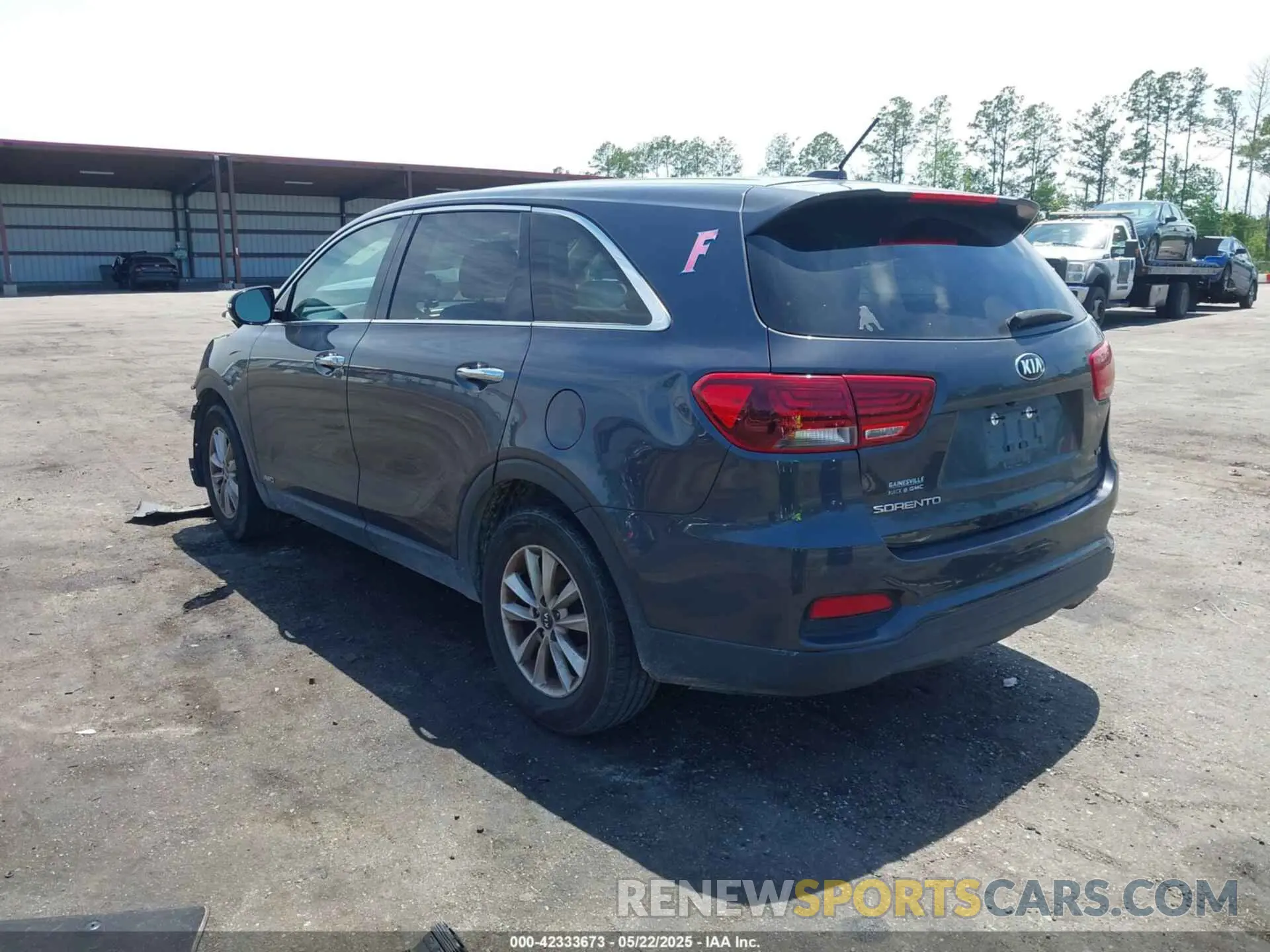 3 Photograph of a damaged car 5XYPGDA59KG448942 KIA SORENTO 2019