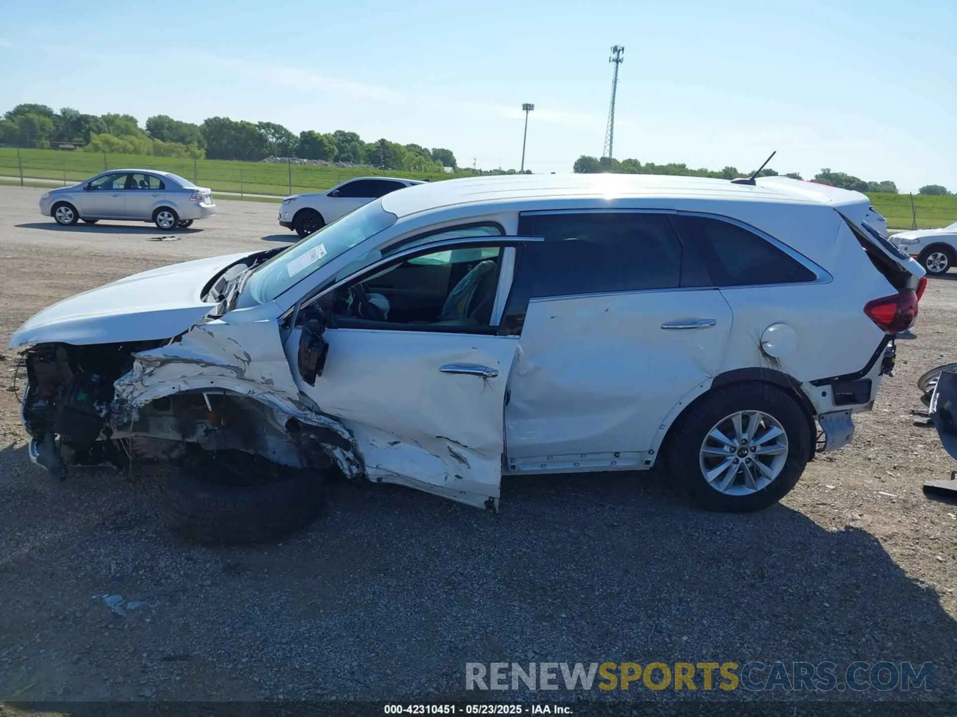 14 Photograph of a damaged car 5XYPGDA59KG477907 KIA SORENTO 2019