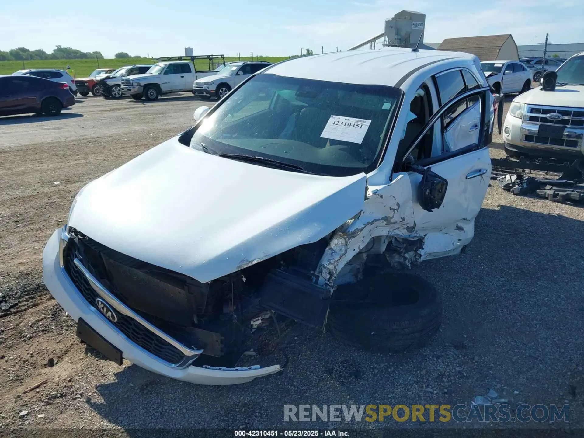 2 Photograph of a damaged car 5XYPGDA59KG477907 KIA SORENTO 2019