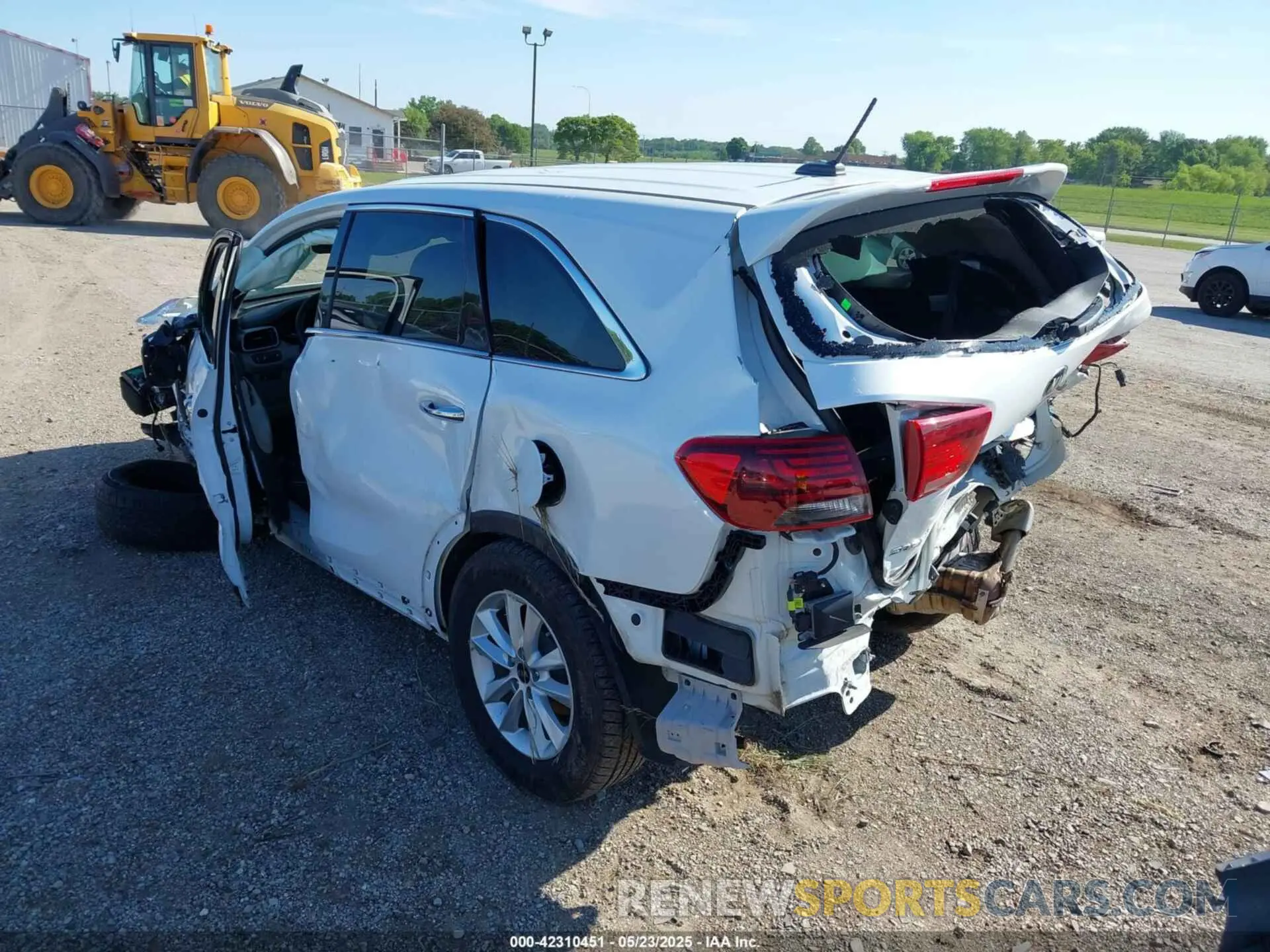 3 Photograph of a damaged car 5XYPGDA59KG477907 KIA SORENTO 2019