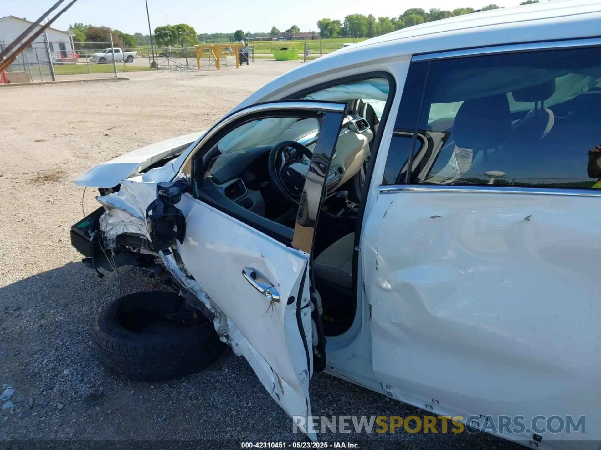 6 Photograph of a damaged car 5XYPGDA59KG477907 KIA SORENTO 2019