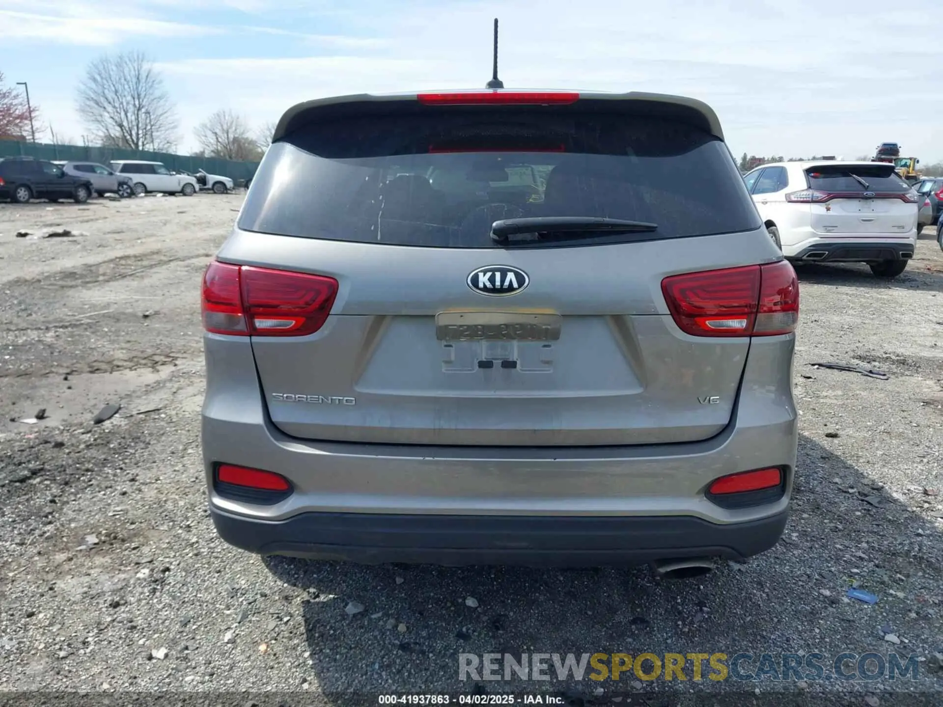 15 Photograph of a damaged car 5XYPGDA59KG508363 KIA SORENTO 2019
