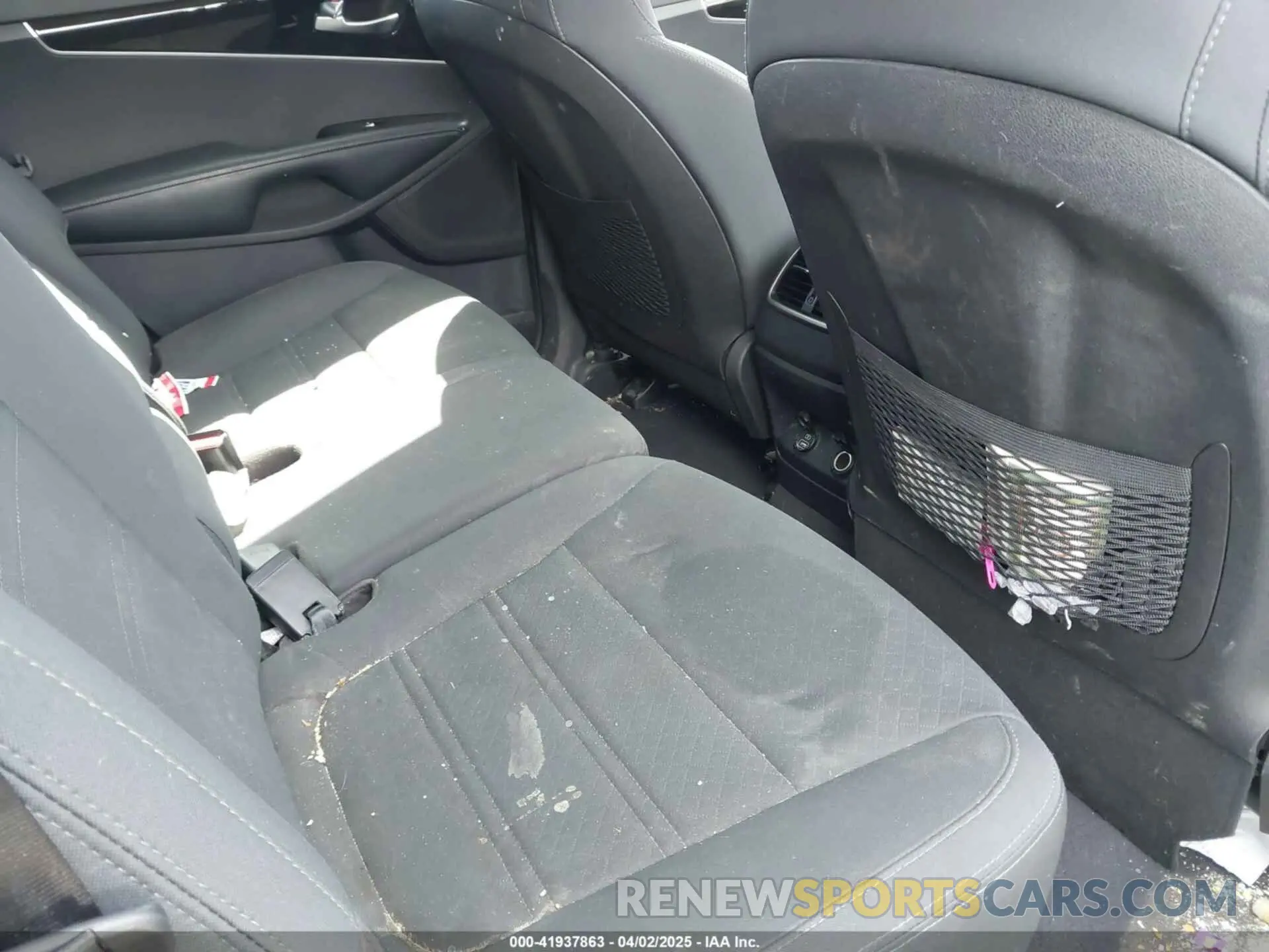 8 Photograph of a damaged car 5XYPGDA59KG508363 KIA SORENTO 2019