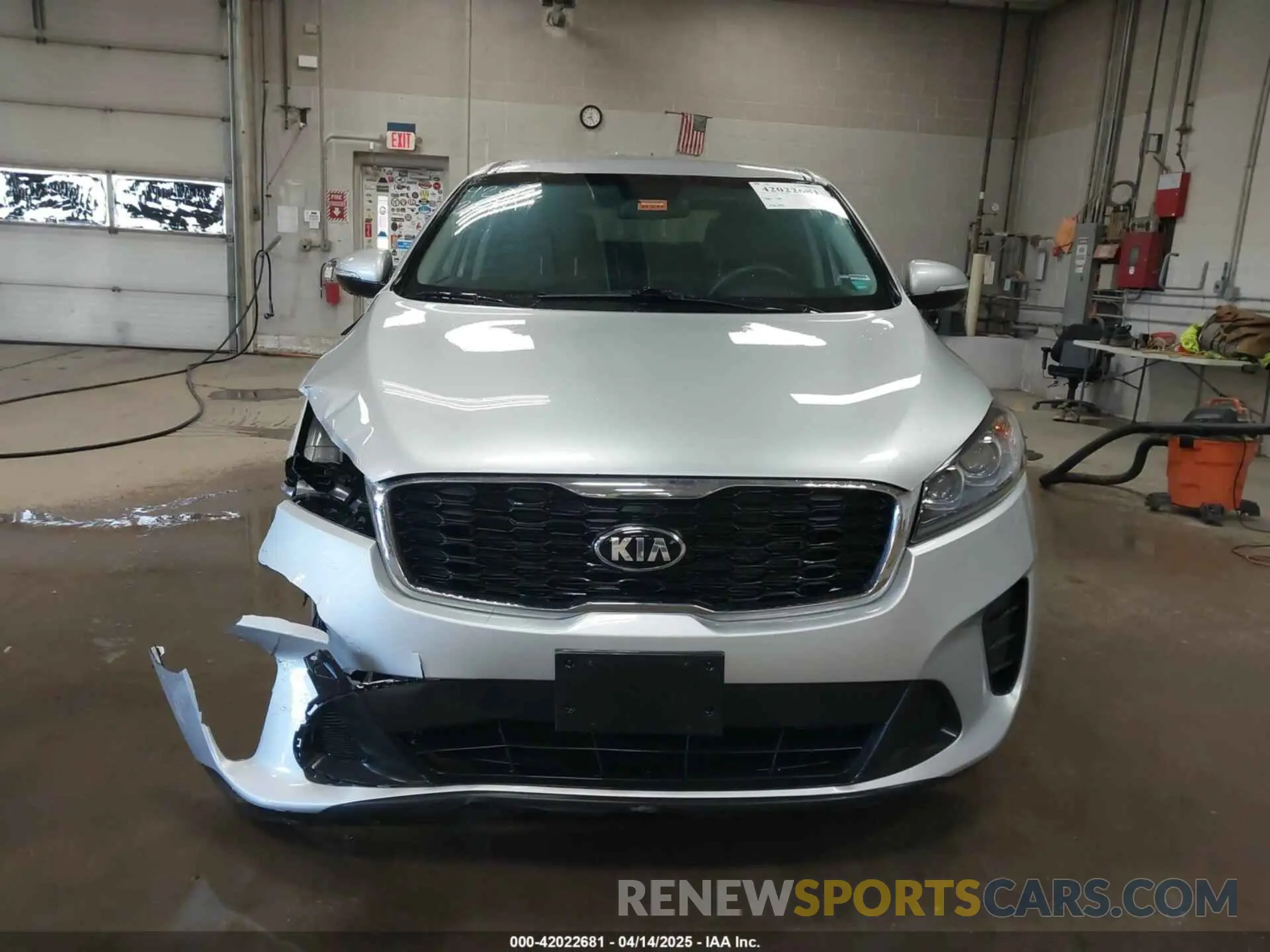 12 Photograph of a damaged car 5XYPGDA59KG554274 KIA SORENTO 2019