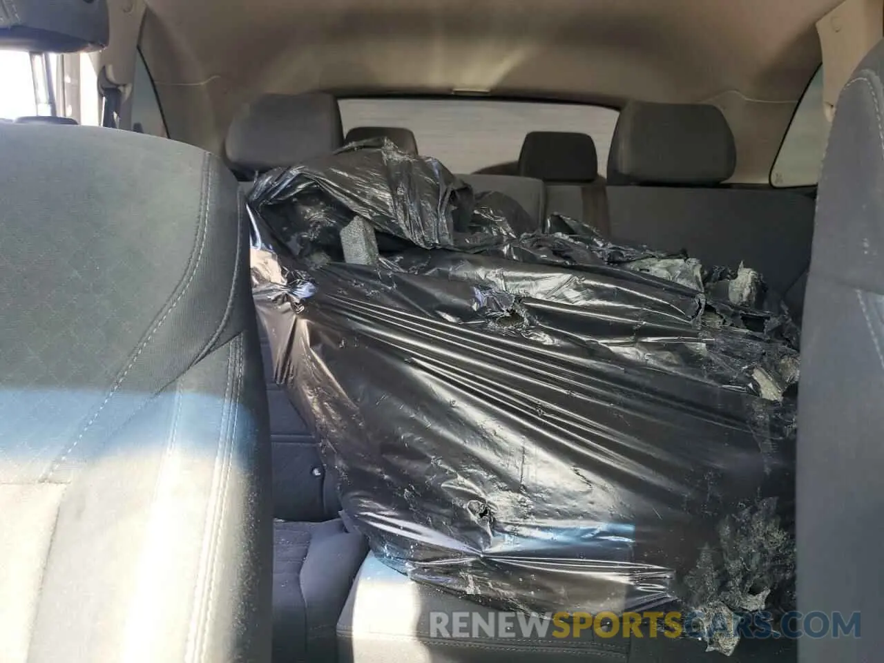 10 Photograph of a damaged car 5XYPGDA5XKG466611 KIA SORENTO 2019