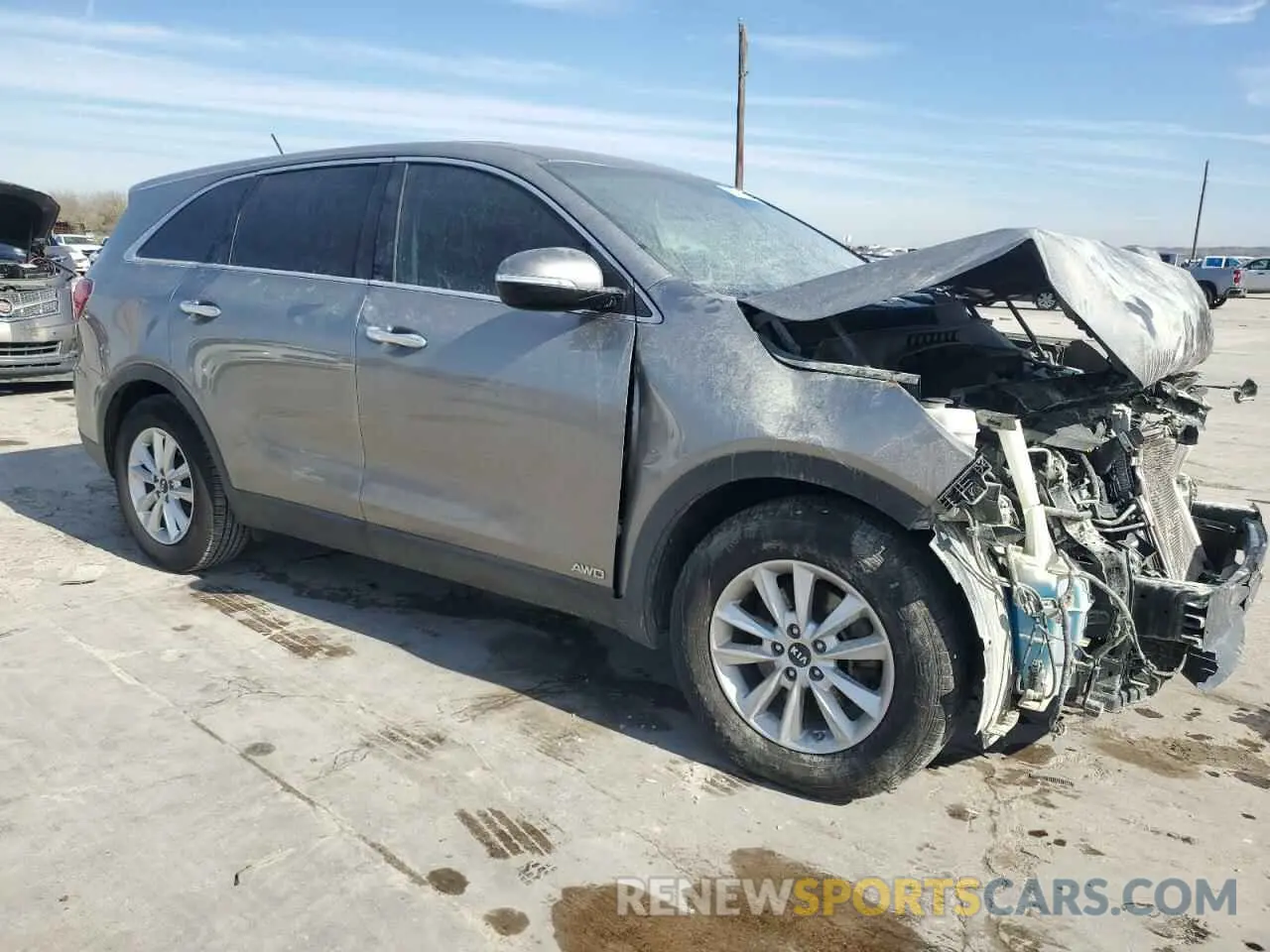 4 Photograph of a damaged car 5XYPGDA5XKG466611 KIA SORENTO 2019