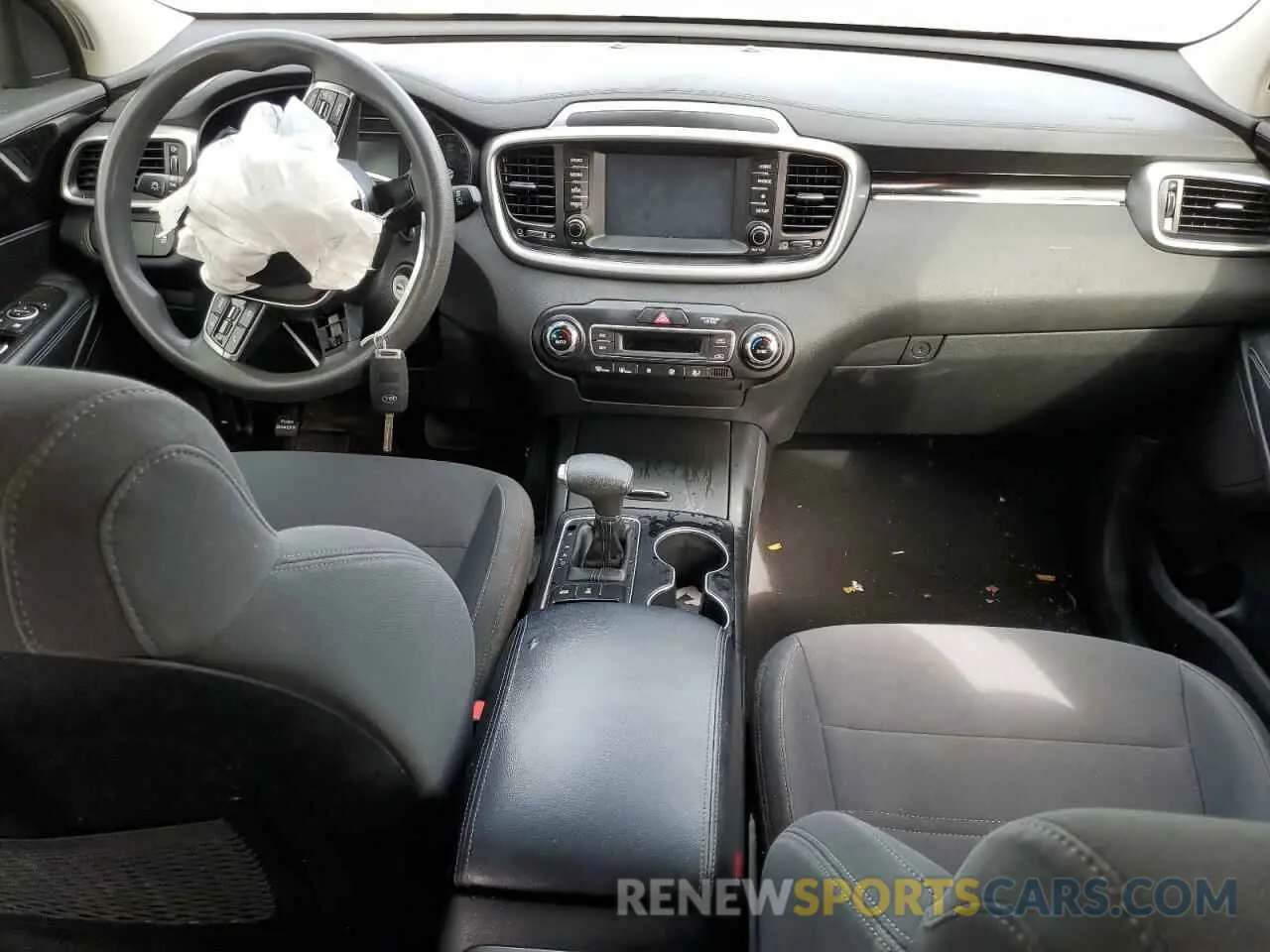 8 Photograph of a damaged car 5XYPGDA5XKG466611 KIA SORENTO 2019
