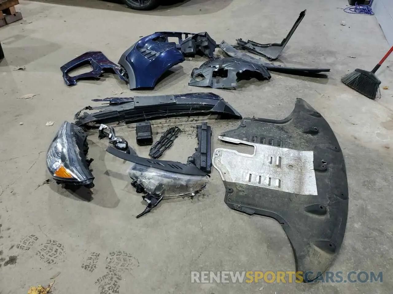 13 Photograph of a damaged car 5XYPGDA5XKG466821 KIA SORENTO 2019
