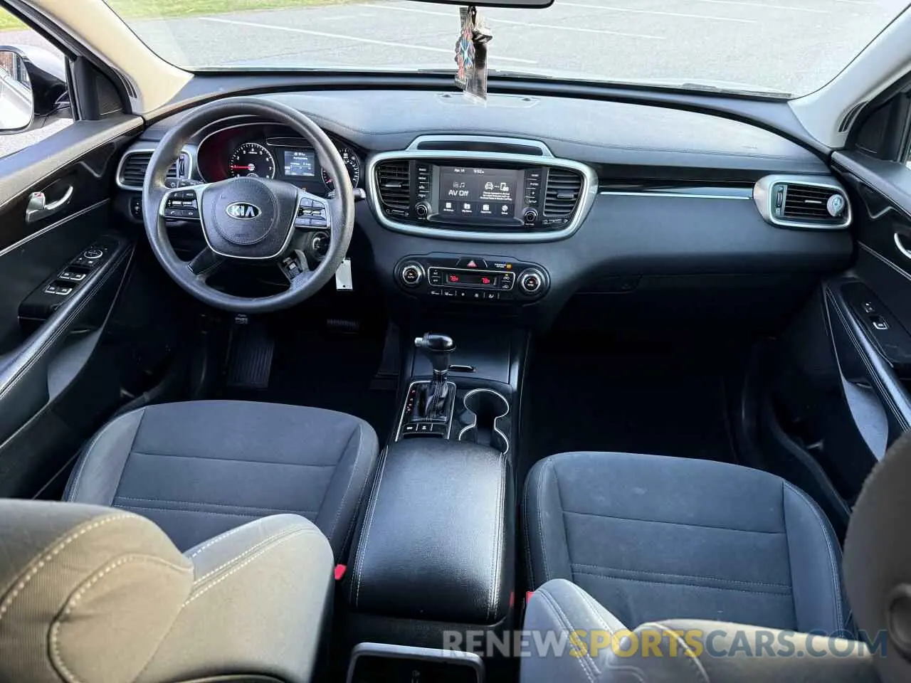9 Photograph of a damaged car 5XYPGDA5XKG482212 KIA SORENTO 2019