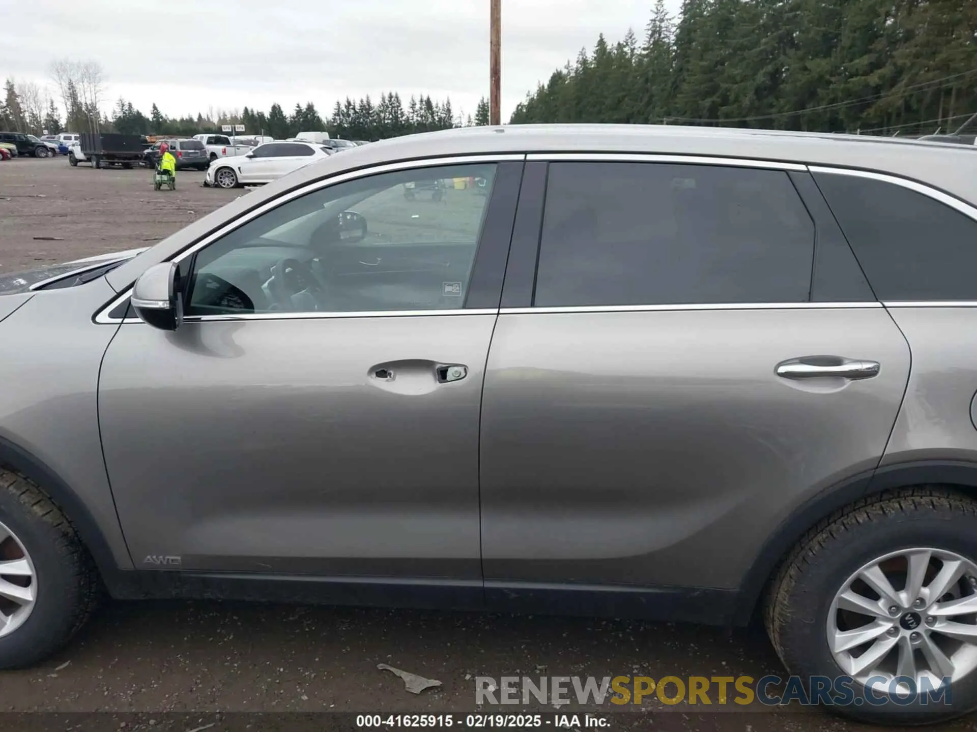 14 Photograph of a damaged car 5XYPGDA5XKG499348 KIA SORENTO 2019