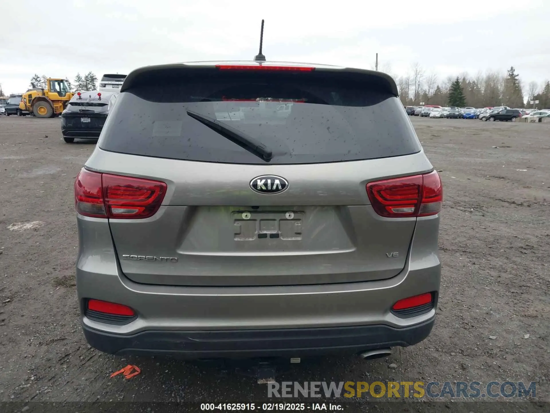 16 Photograph of a damaged car 5XYPGDA5XKG499348 KIA SORENTO 2019
