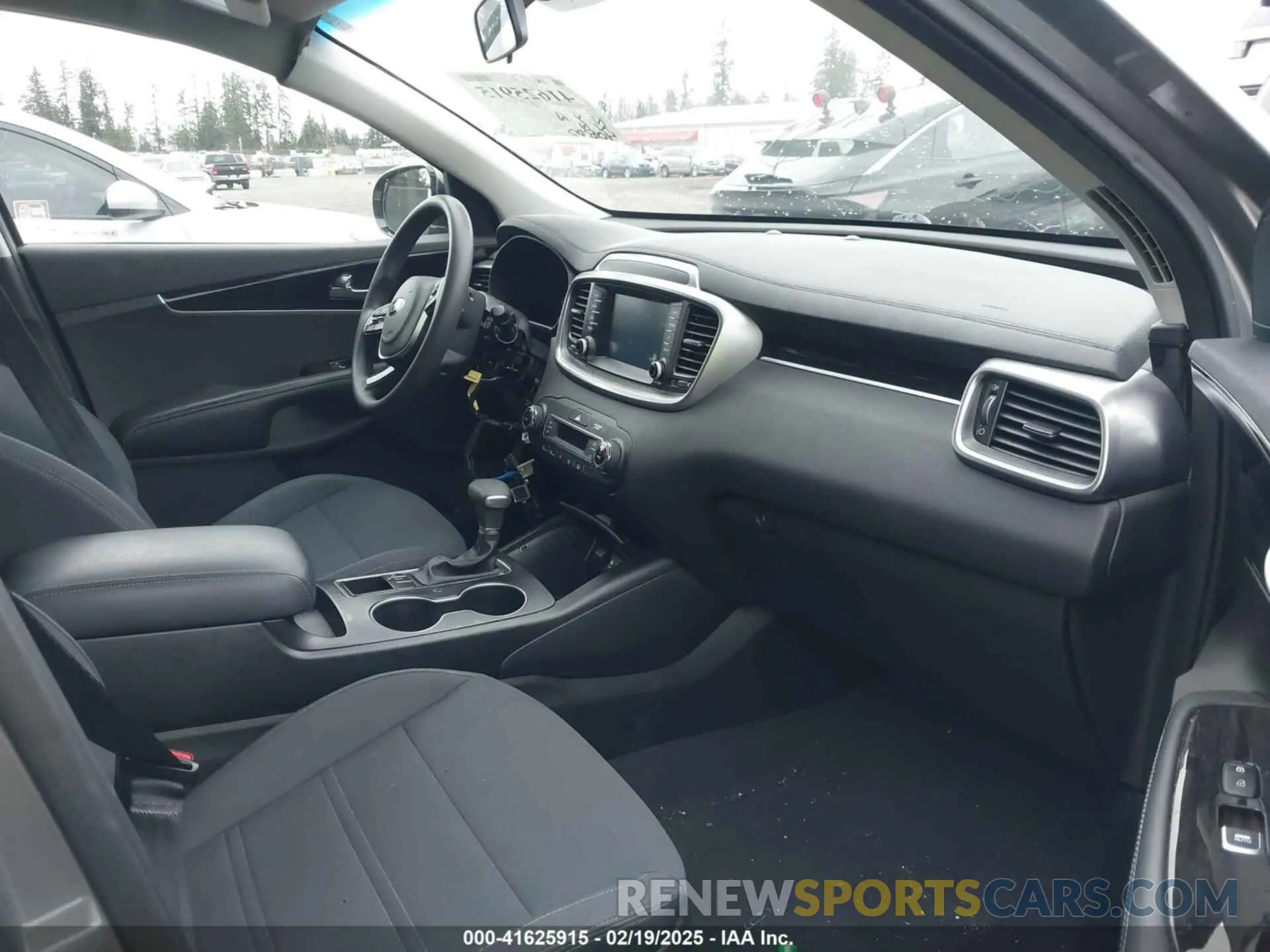5 Photograph of a damaged car 5XYPGDA5XKG499348 KIA SORENTO 2019