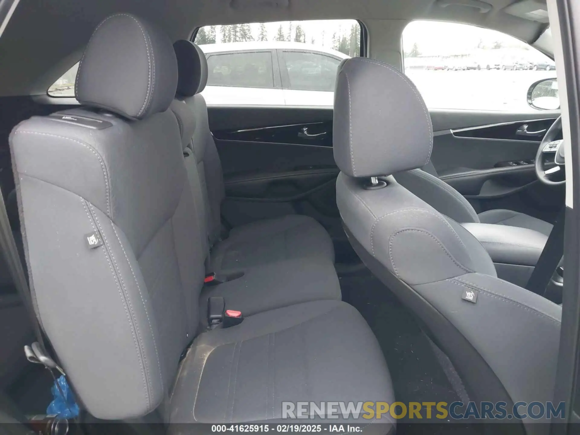 8 Photograph of a damaged car 5XYPGDA5XKG499348 KIA SORENTO 2019