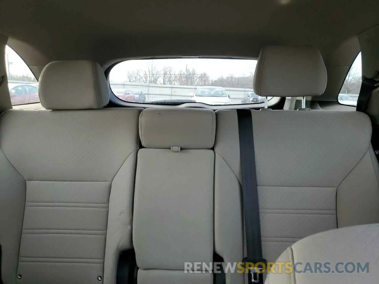 10 Photograph of a damaged car 5XYPGDA5XKG506332 KIA SORENTO 2019